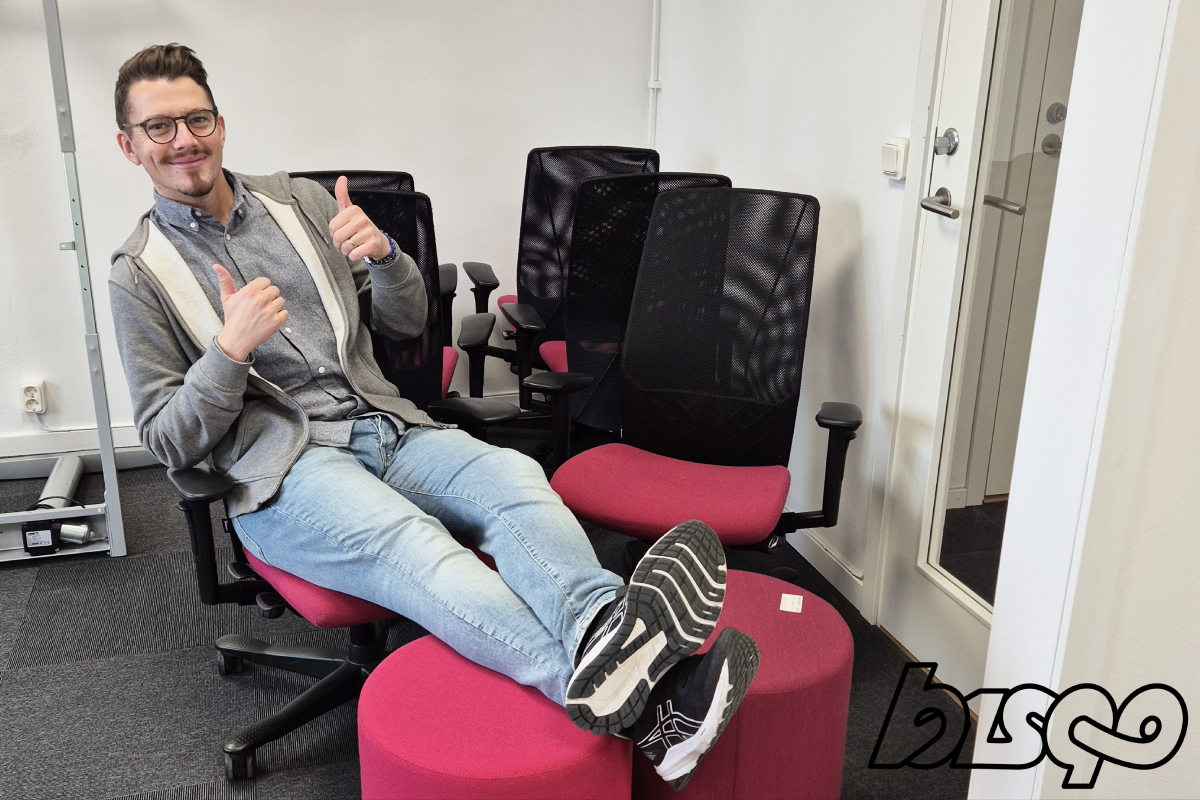 Alexander och Helene förbereder nya kontoret i Malmö