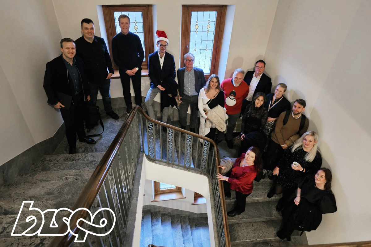 Bisqos anställda samlade på High Court i Malmö.